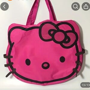 Sanrio Hello Kitty Travel bag. Color: fuschia